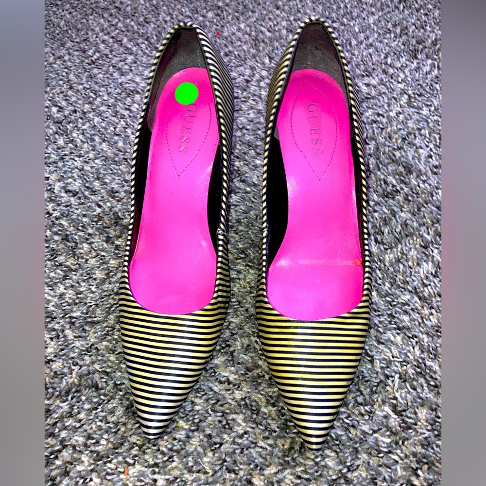 Guess B&W stripped Heels Sz. 9